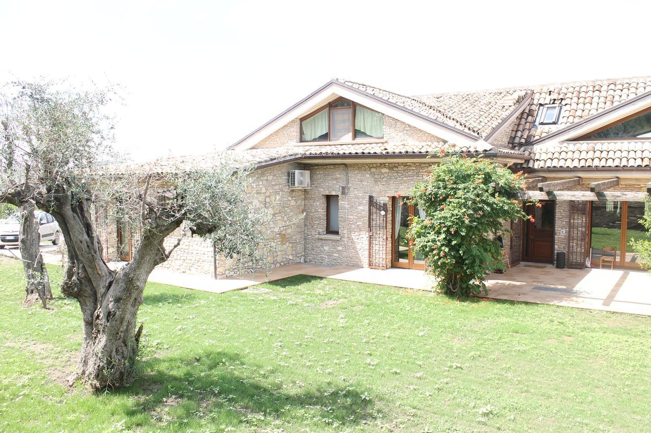 Il Casale Della Gioia Bed and Breakfast Melfi Exteriör bild